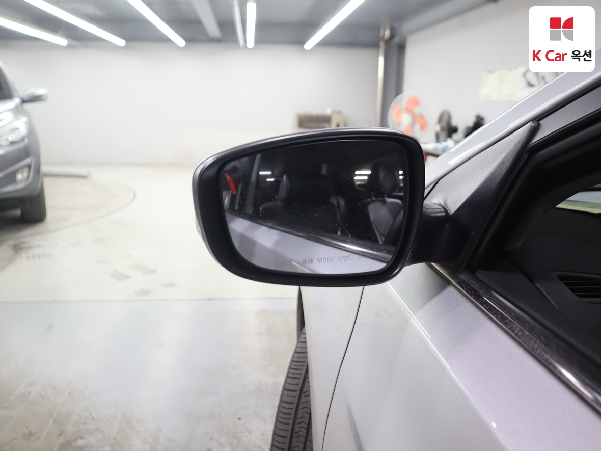 Hyundai Elantra 2015 - Image 25