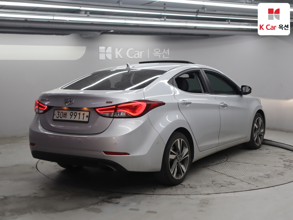 Hyundai Elantra 2015 - Image 2