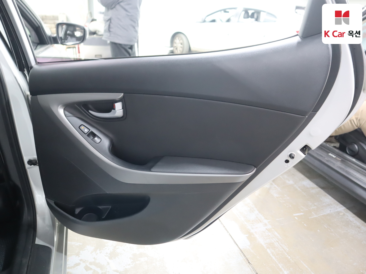 Hyundai Elantra 2015 - Image 30
