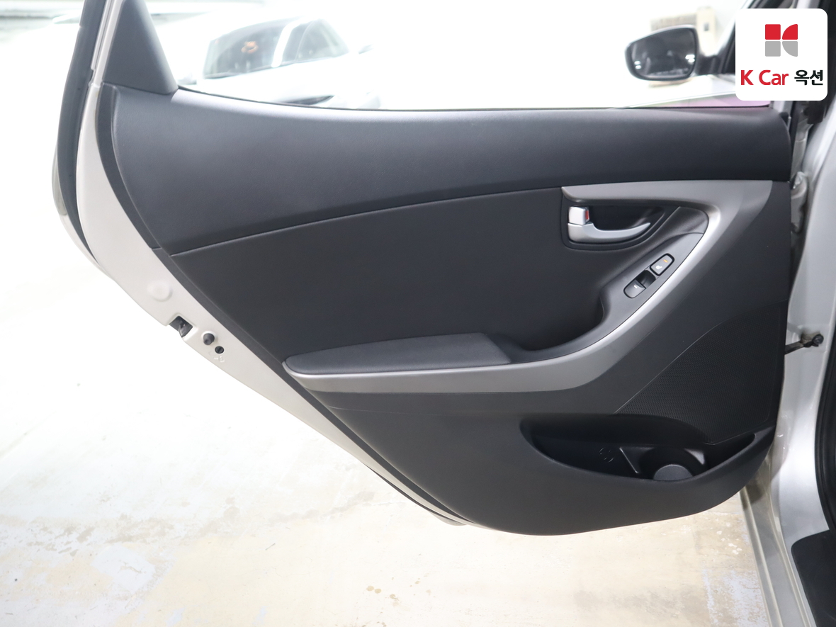 Hyundai Elantra 2015 - Image 26