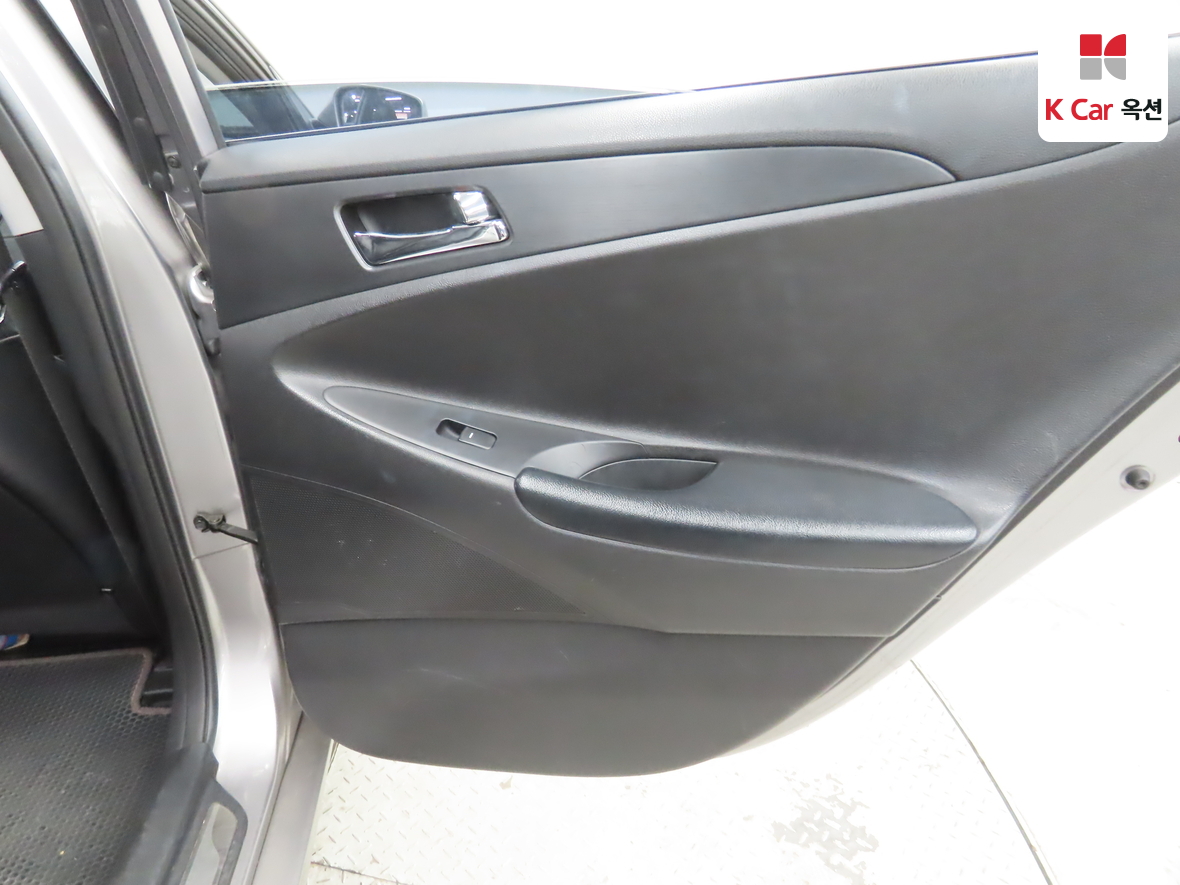 Hyundai Sonata 2011 - Image 27