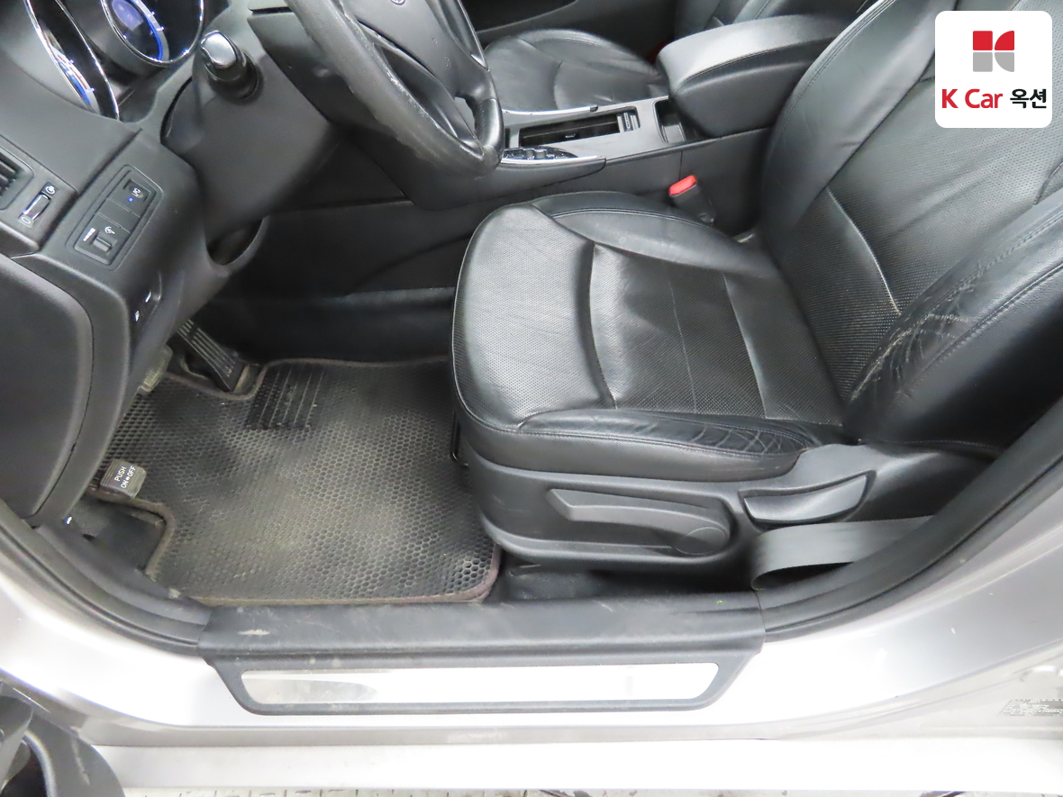 Hyundai Sonata 2011 - Image 17