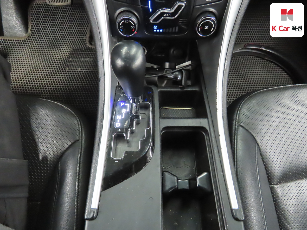 Hyundai Sonata 2011 - Image 16