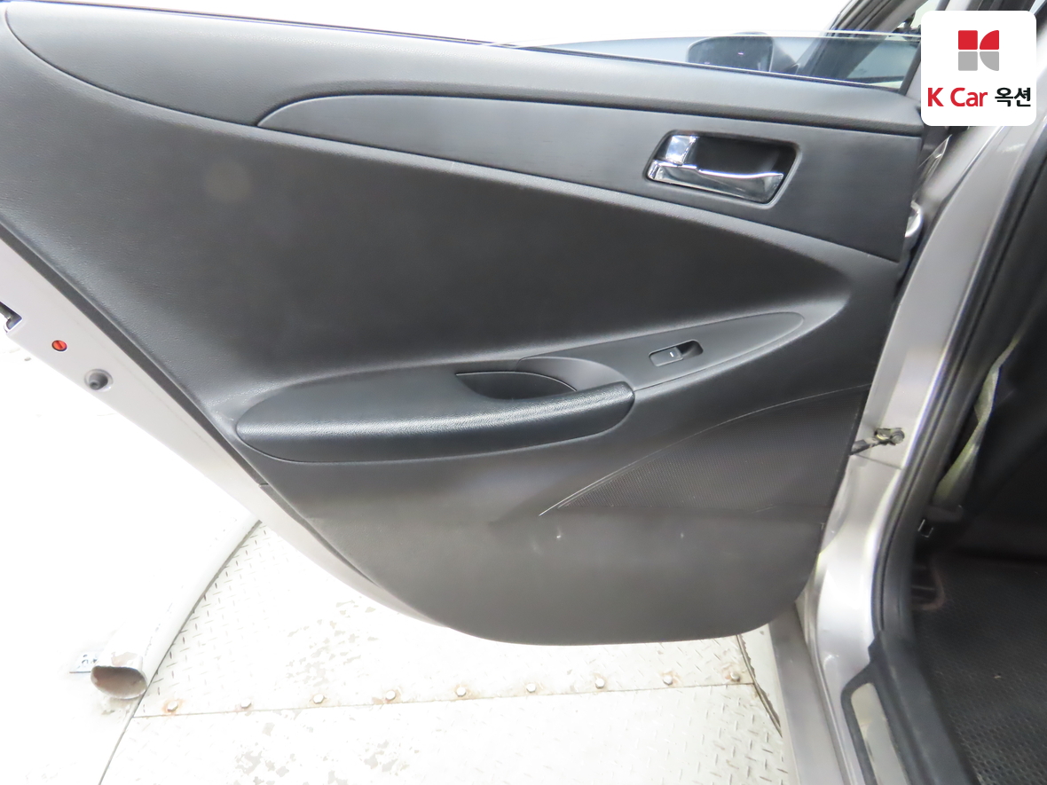 Hyundai Sonata 2011 - Image 23