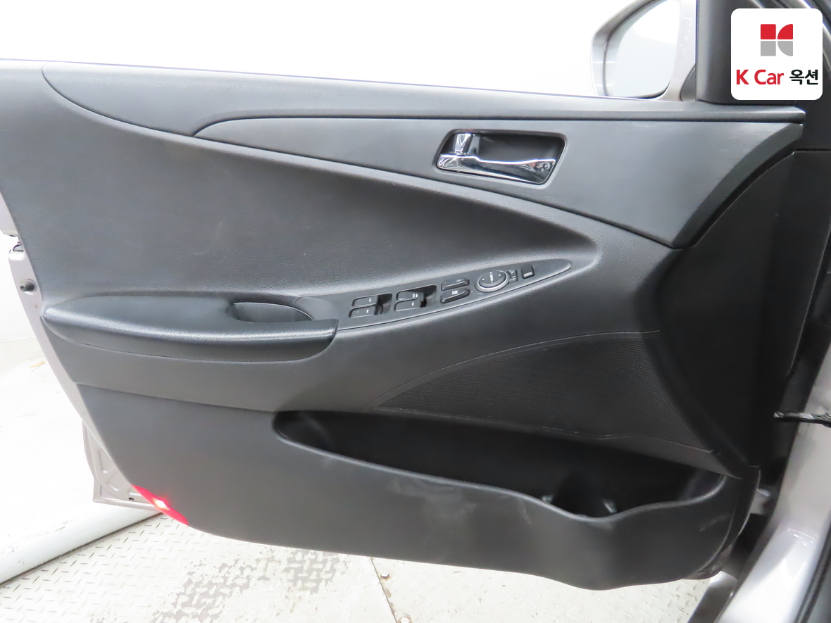 Hyundai Sonata 2011 - Image 8