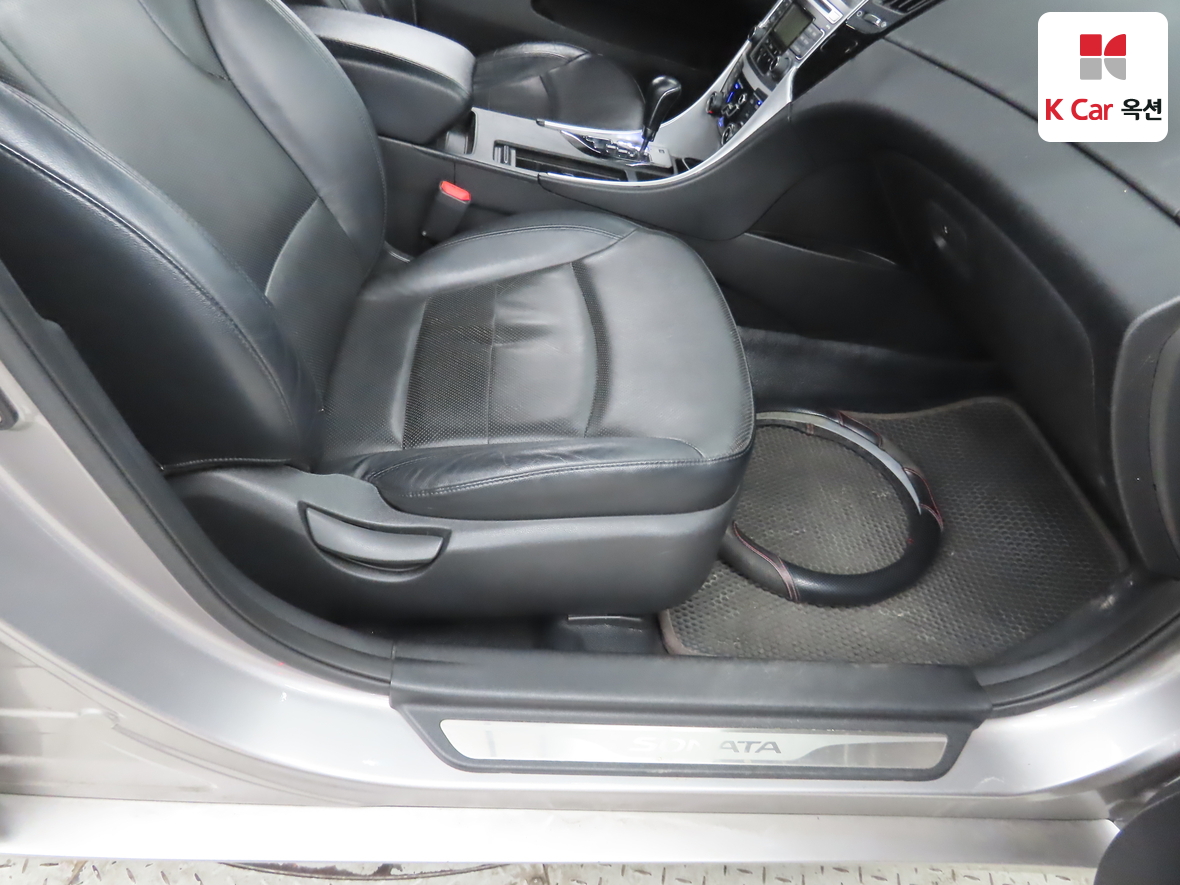 Hyundai Sonata 2011 - Image 30