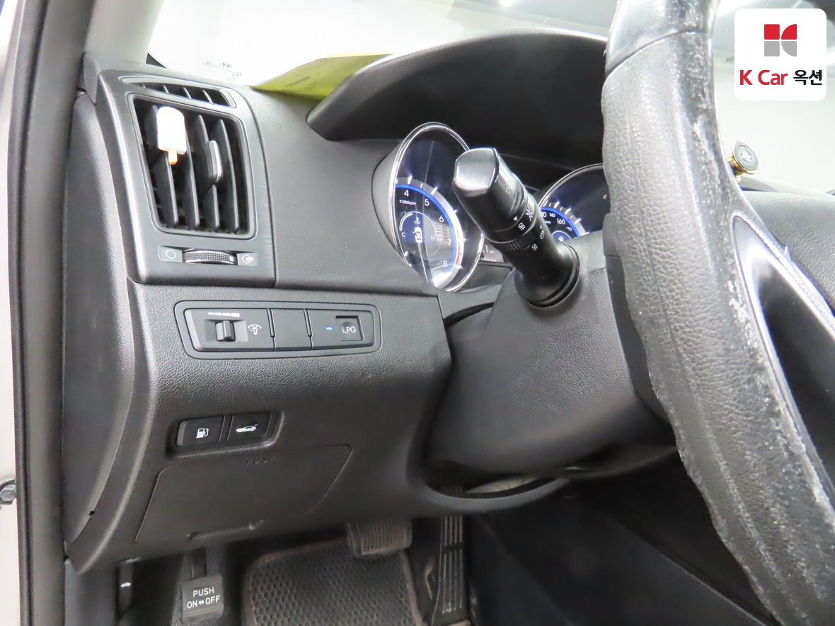 Hyundai Sonata 2011 - Image 9