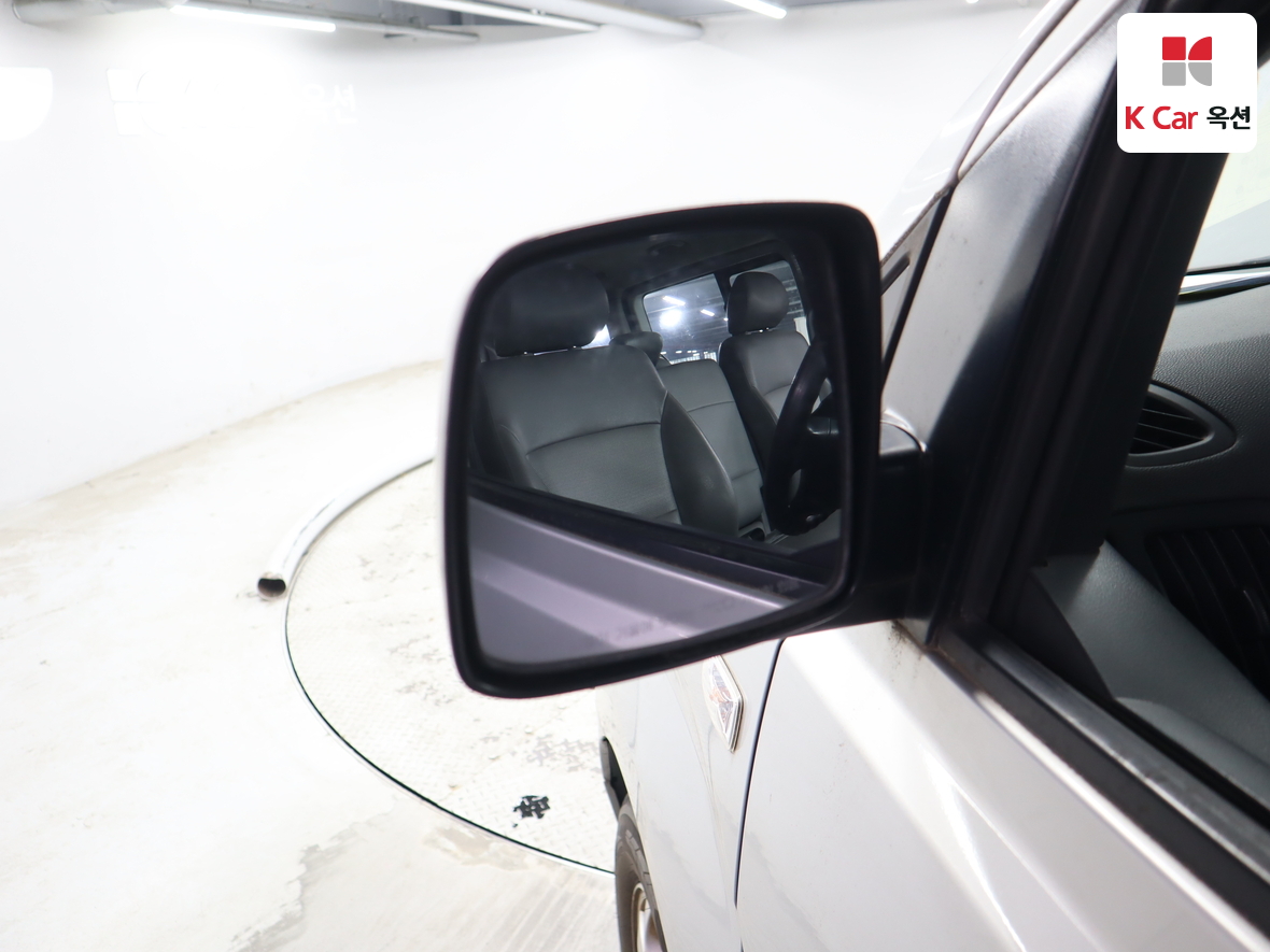 Hyundai Grand Starex 2009 - Image 21