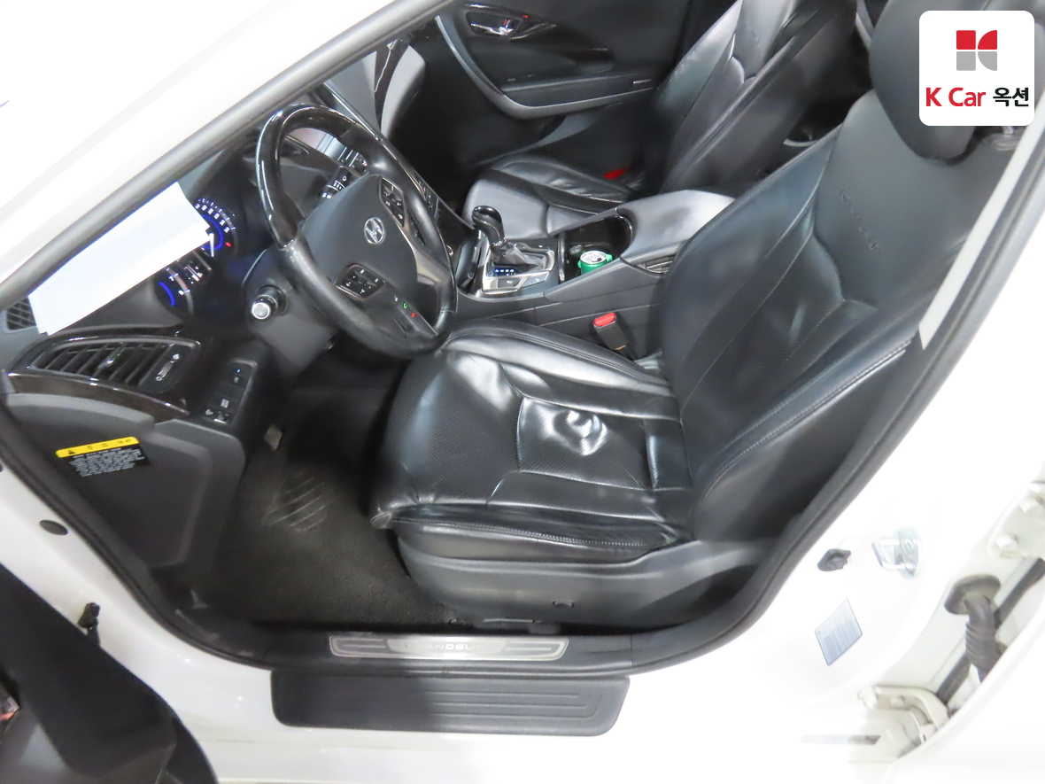 Hyundai AZERA 2014 - Image 18