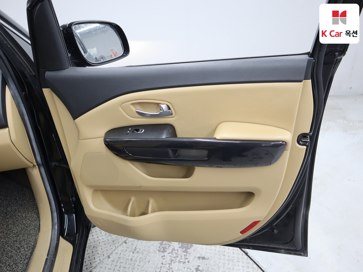 Kia New Carnival 2015 - Image 29