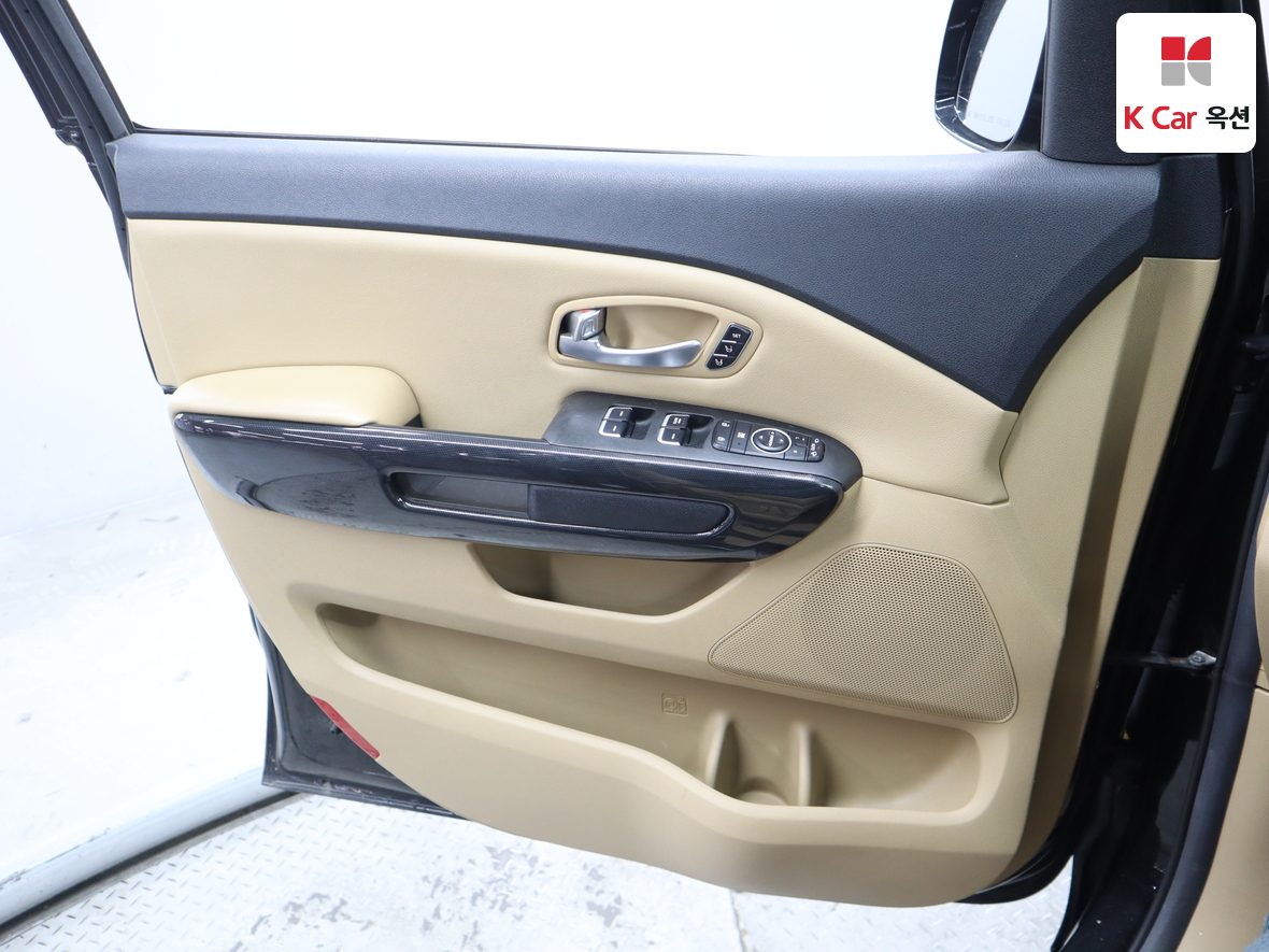Kia New Carnival 2015 - Image 8