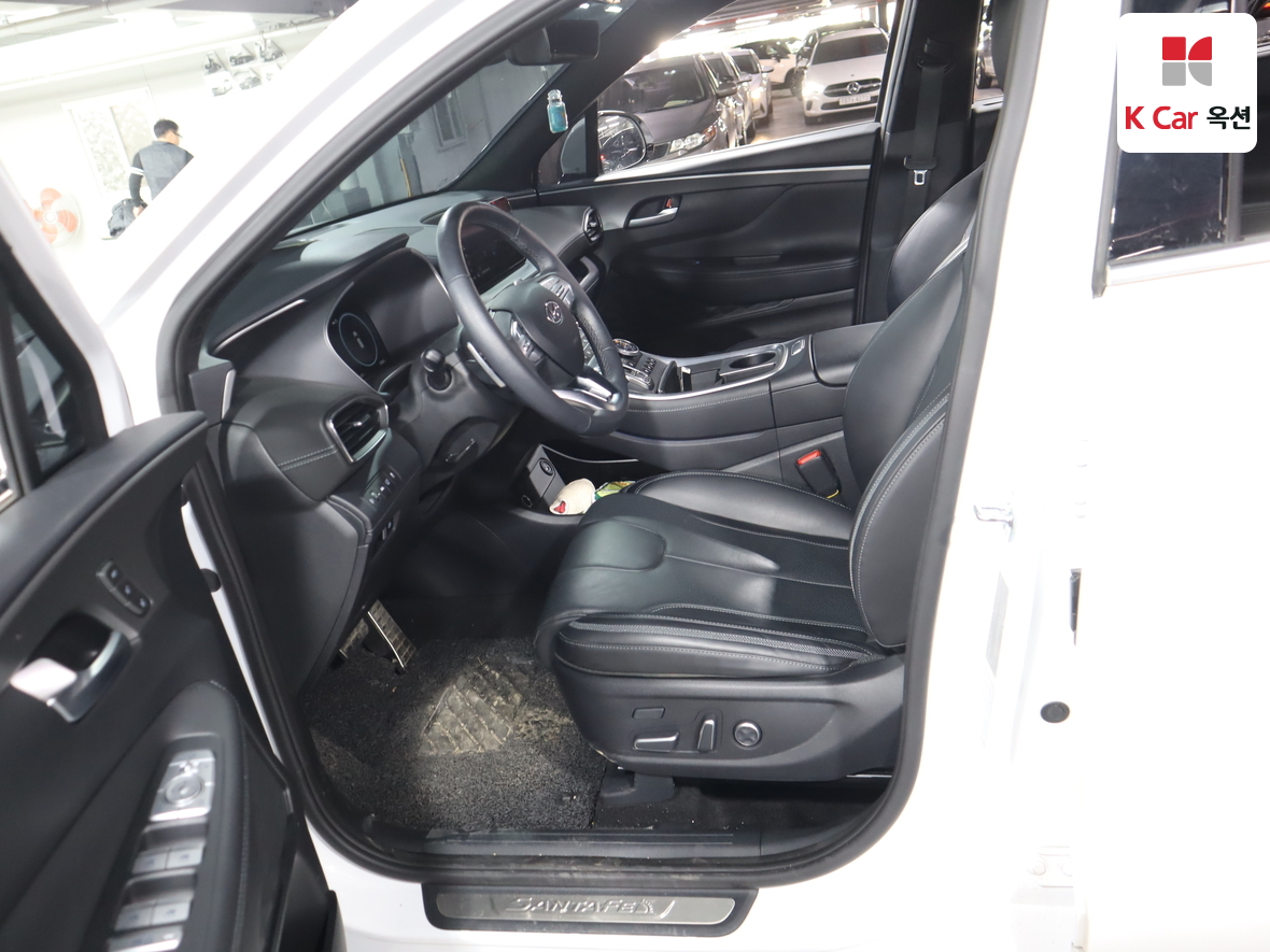 Hyundai Santa Fe 2023 - Image 18