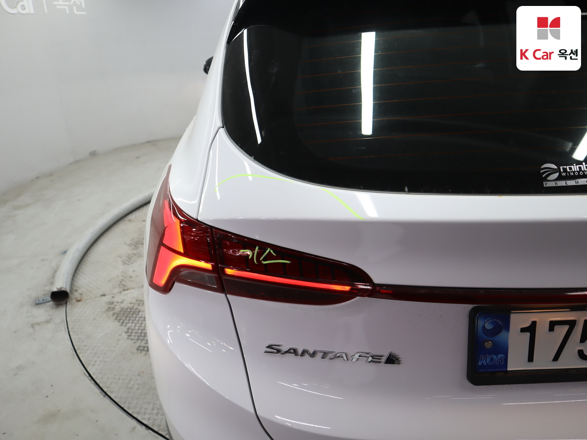 Hyundai Santa Fe 2023 - Image 40