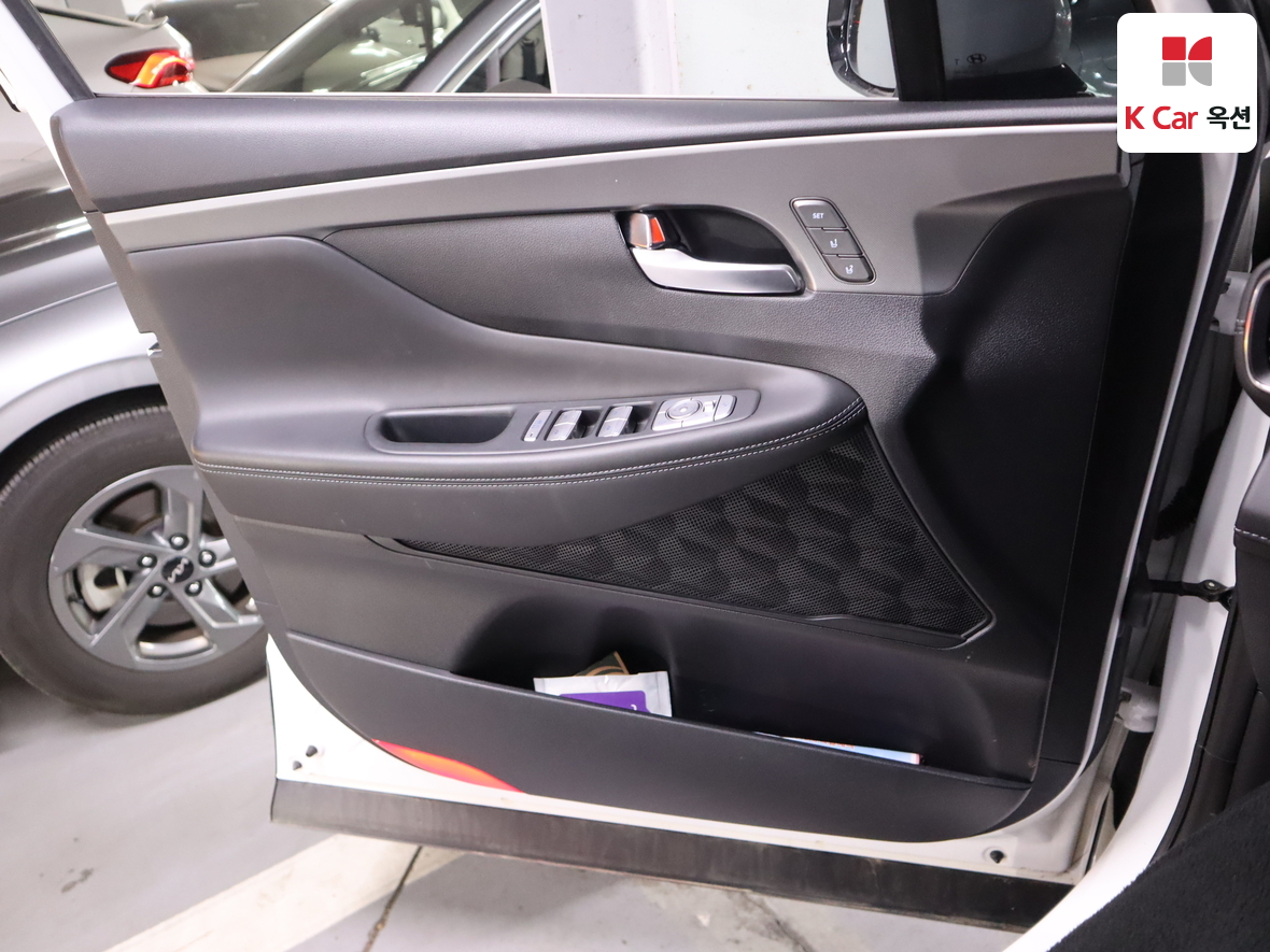 Hyundai Santa Fe 2023 - Image 8