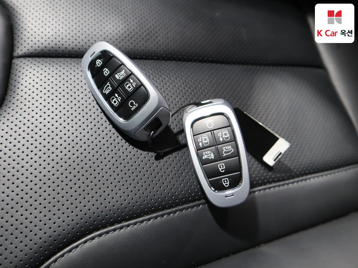 Hyundai Santa Fe 2023 - Image 17