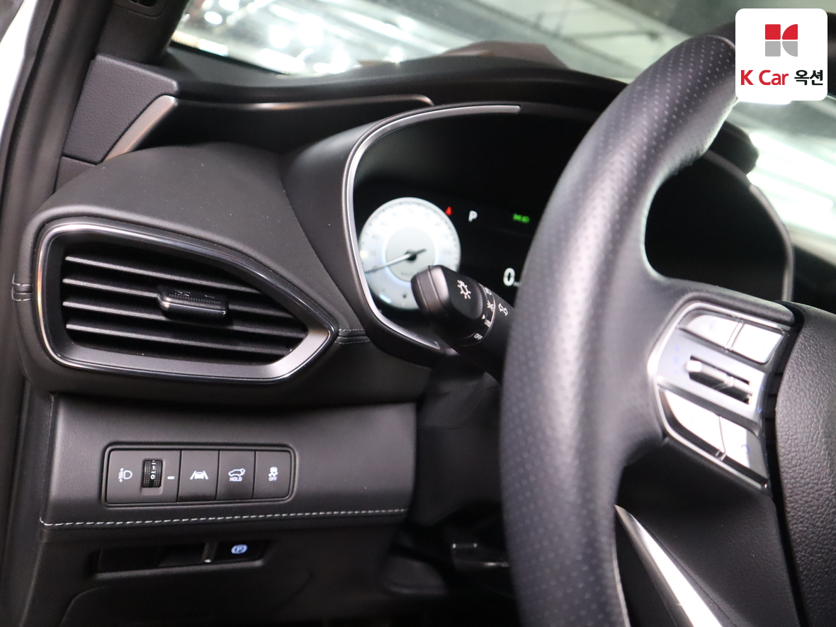 Hyundai Santa Fe 2023 - Image 9