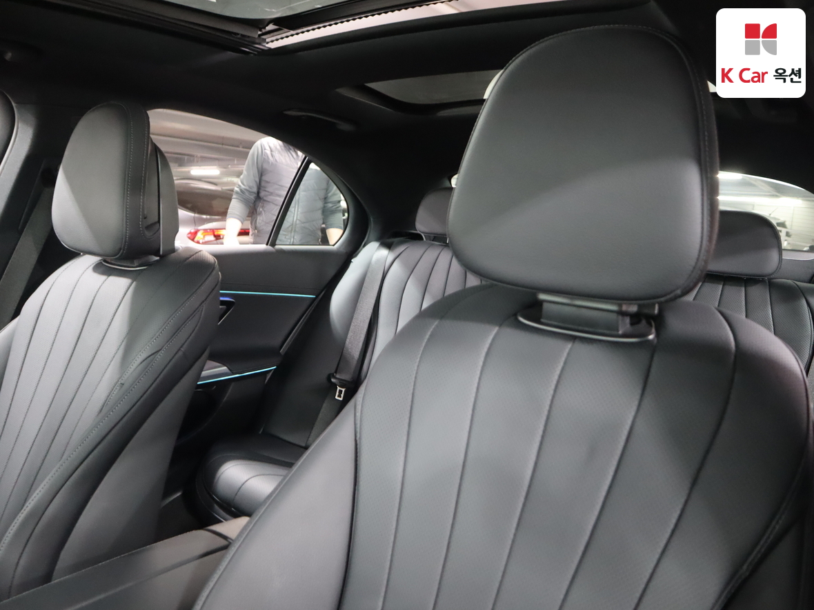 Mercedes-Benz E-Class 2025 - Image 18