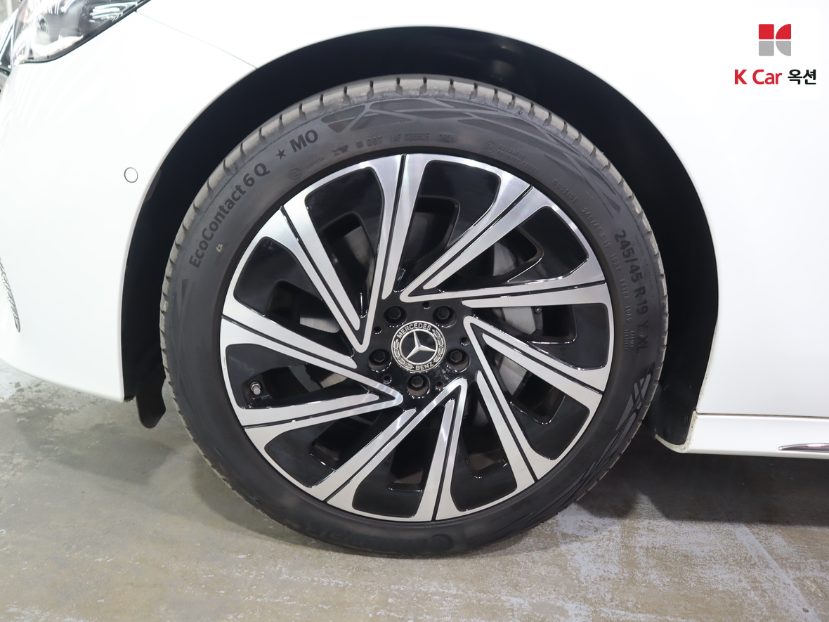 Mercedes-Benz E-Class 2025 - Image 37