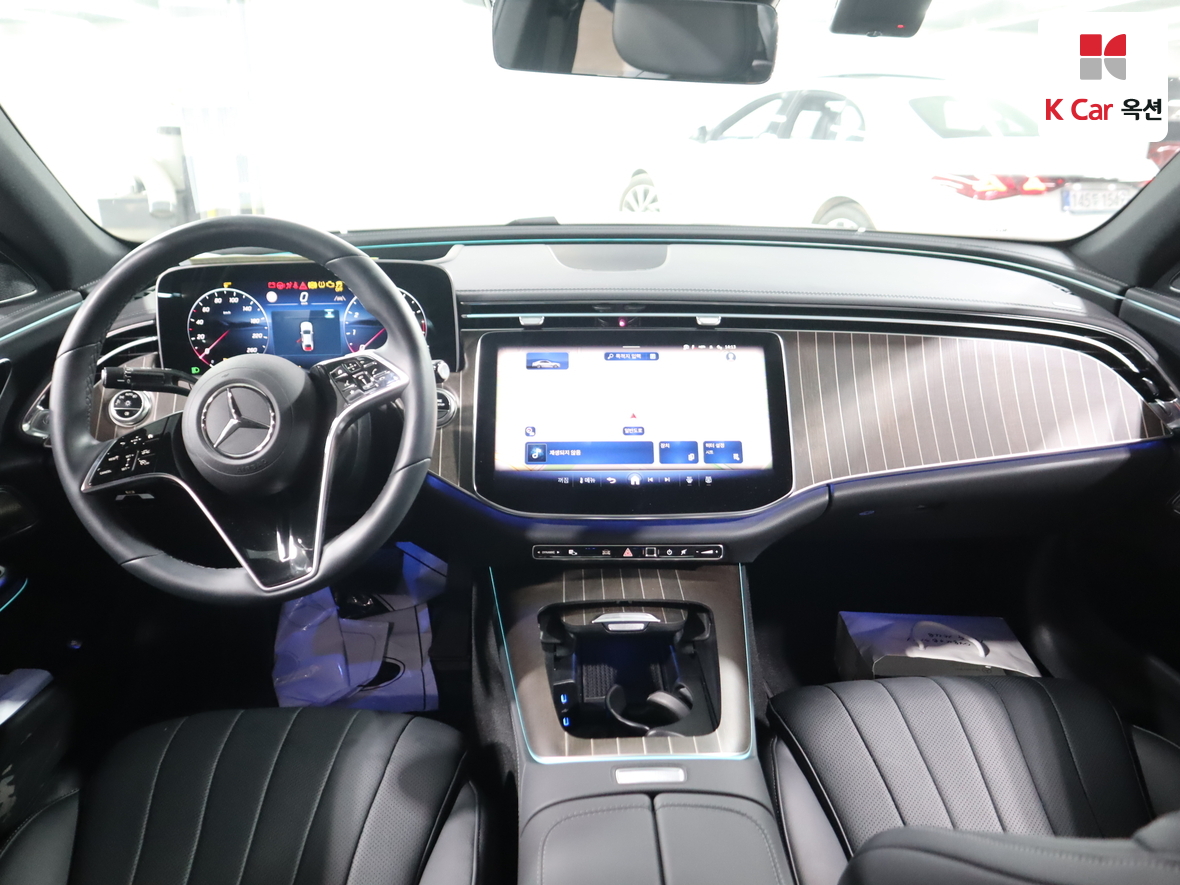 Mercedes-Benz E-Class 2025 - Image 3