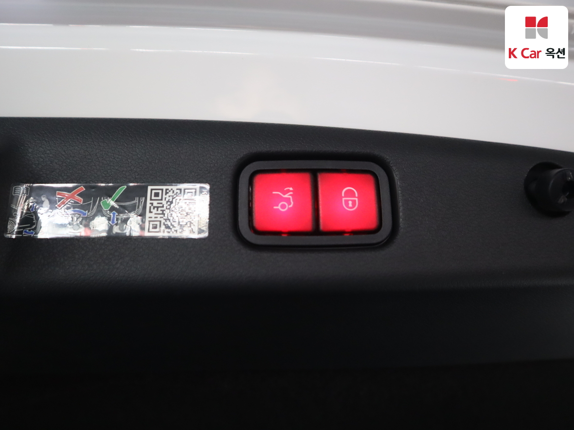 Mercedes-Benz E-Class 2025 - Image 27