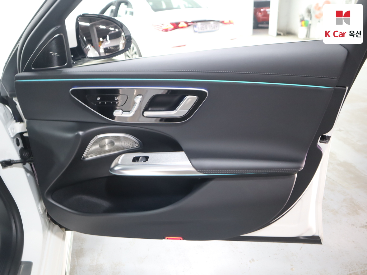 Mercedes-Benz E-Class 2025 - Image 30