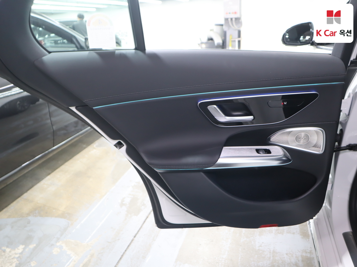 Mercedes-Benz E-Class 2025 - Image 23