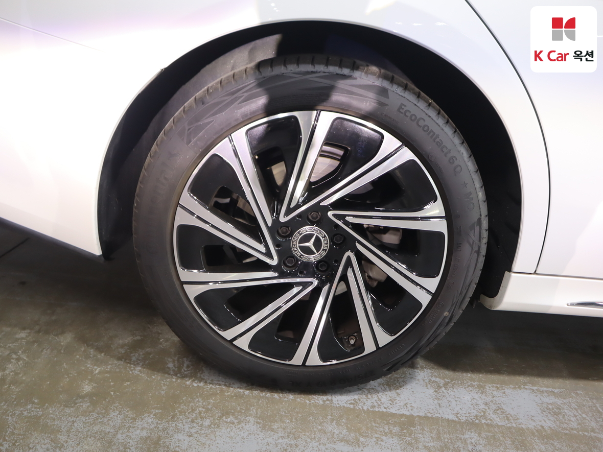 Mercedes-Benz E-Class 2025 - Image 39