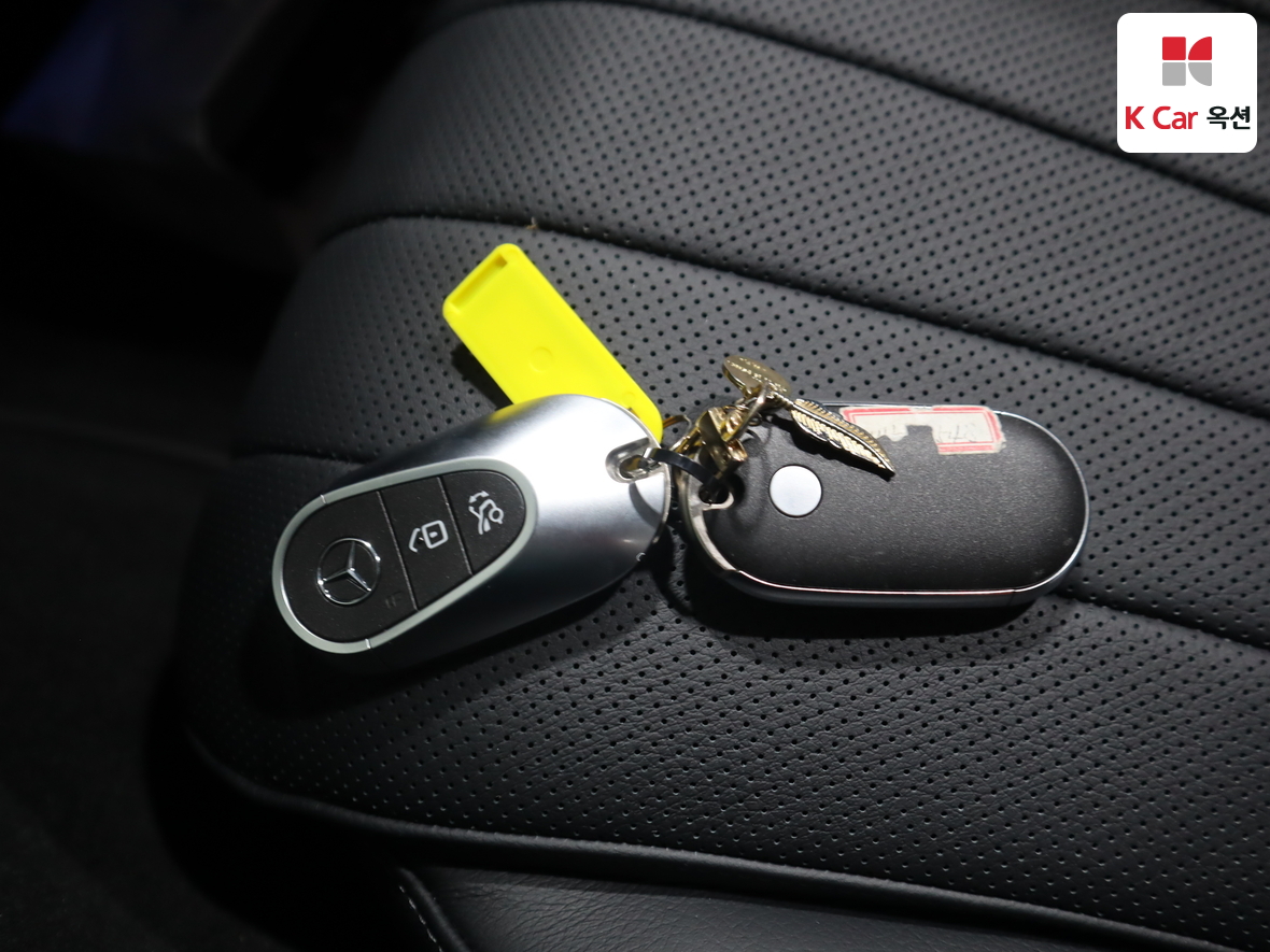 Mercedes-Benz E-Class 2025 - Image 16