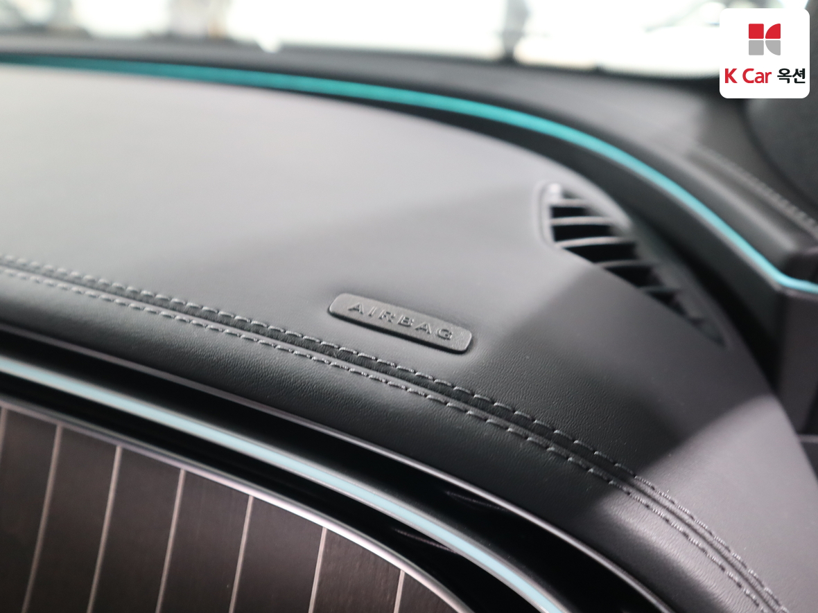 Mercedes-Benz E-Class 2025 - Image 32