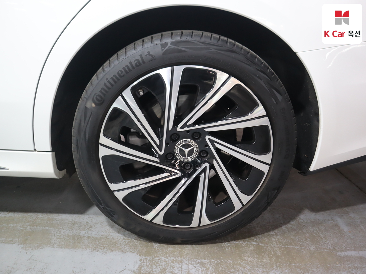 Mercedes-Benz E-Class 2025 - Image 38