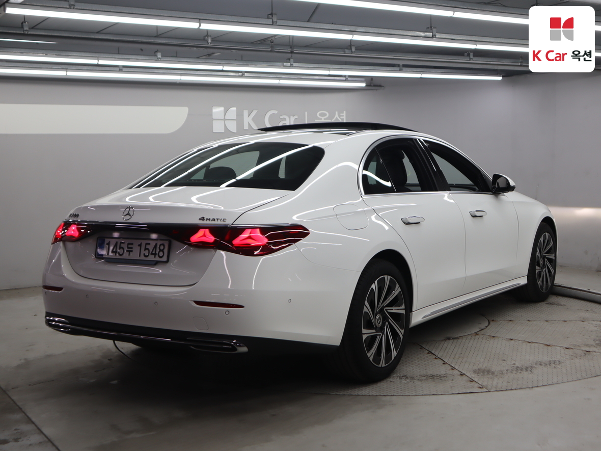 Mercedes-Benz E-Class 2025 - Image 2