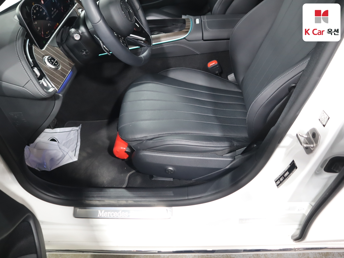 Mercedes-Benz E-Class 2025 - Image 17