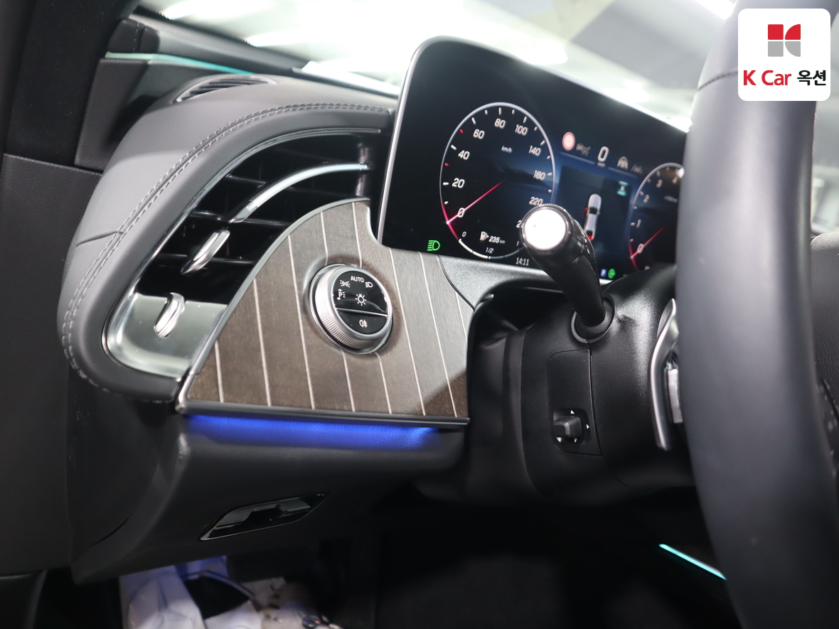 Mercedes-Benz E-Class 2025 - Image 9