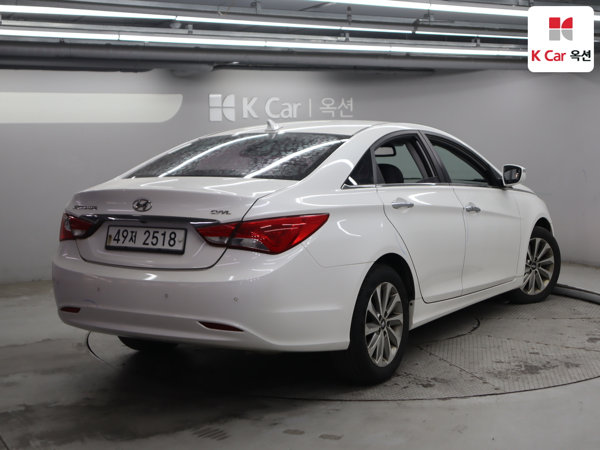 Hyundai Sonata 2014 - Image 2