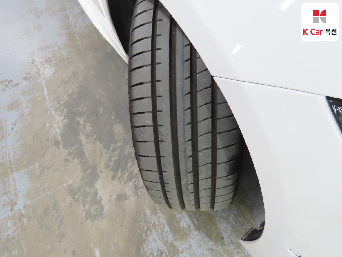 Mercedes-Benz C-Class 2025 - Image 33