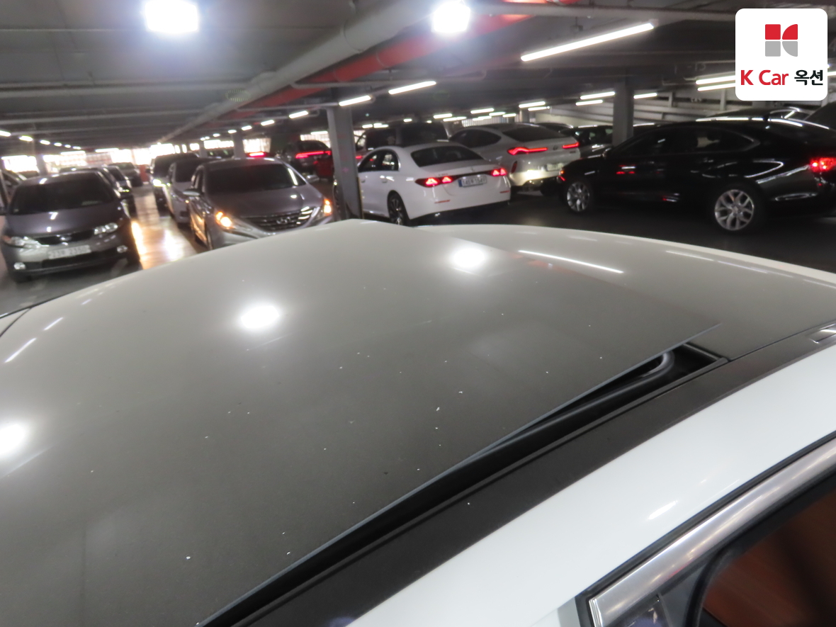 Mercedes-Benz C-Class 2025 - Image 22