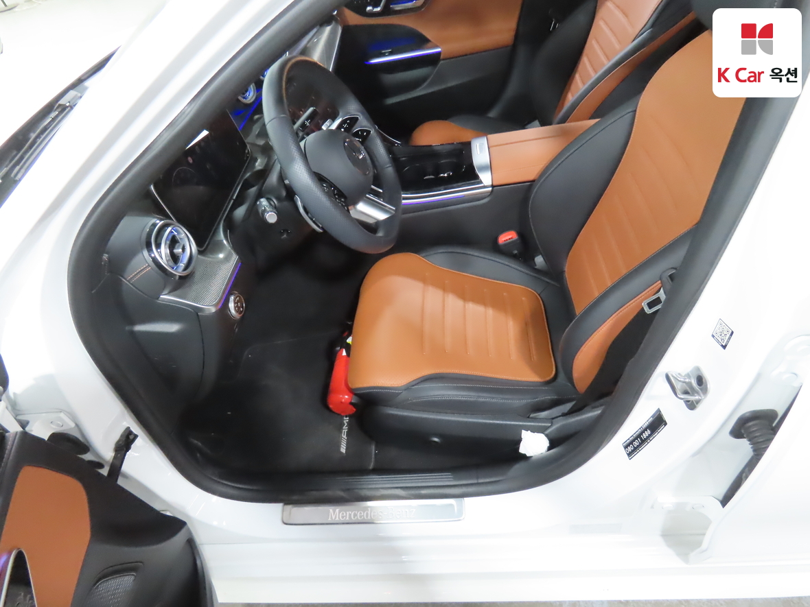 Mercedes-Benz C-Class 2025 - Image 18