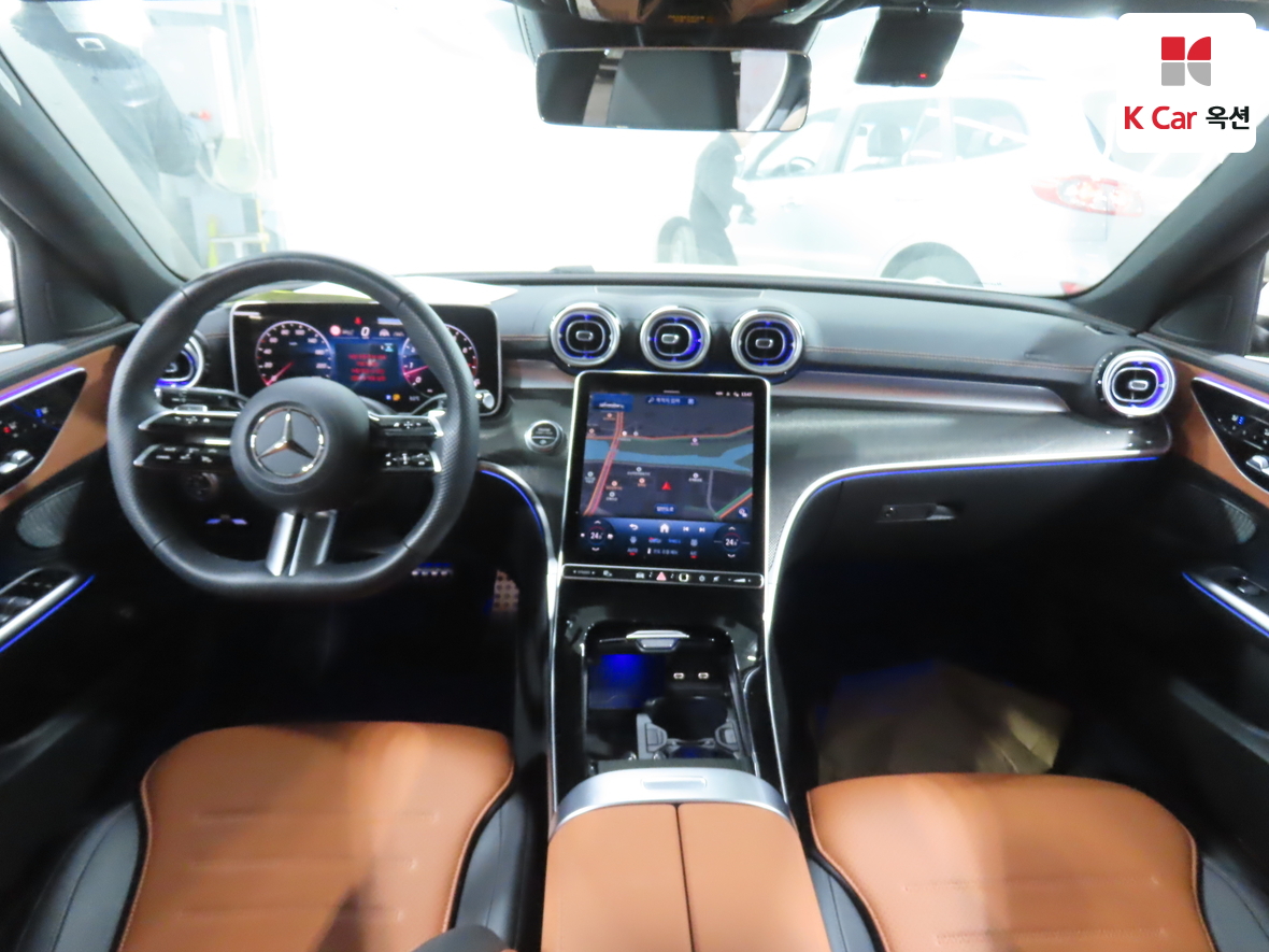 Mercedes-Benz C-Class 2025 - Image 3