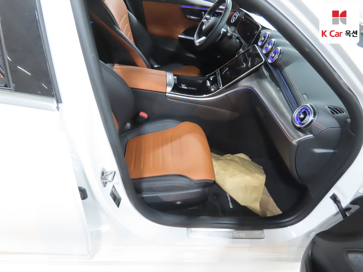 Mercedes-Benz C-Class 2025 - Image 31