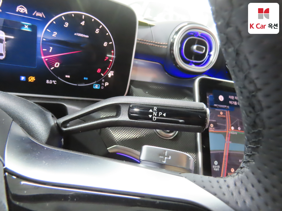 Mercedes-Benz C-Class 2025 - Image 16