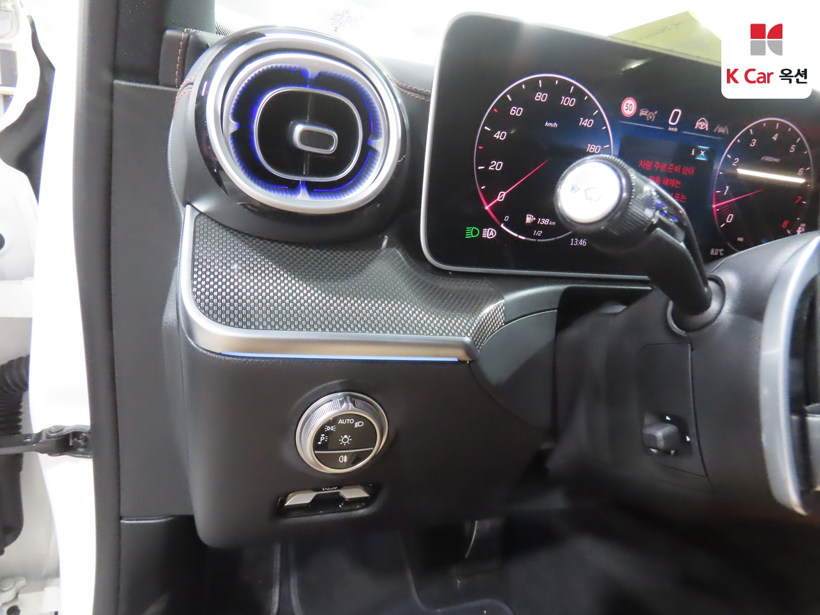 Mercedes-Benz C-Class 2025 - Image 9