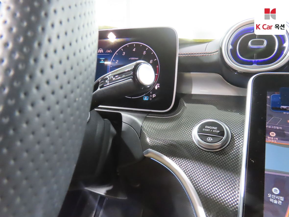 Mercedes-Benz C-Class 2025 - Image 11