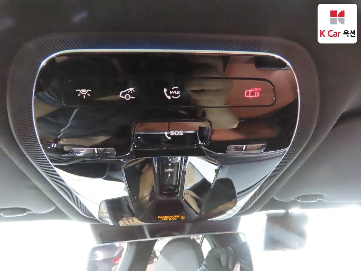 Mercedes-Benz C-Class 2025 - Image 12