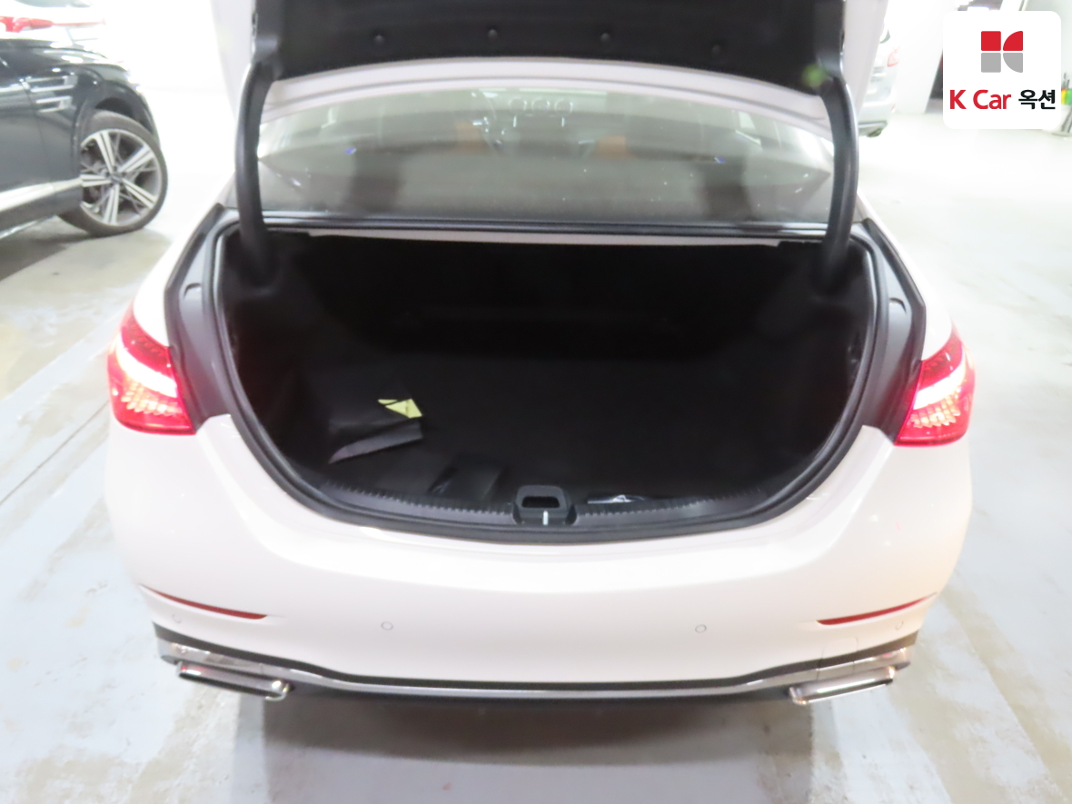 Mercedes-Benz C-Class 2025 - Image 26