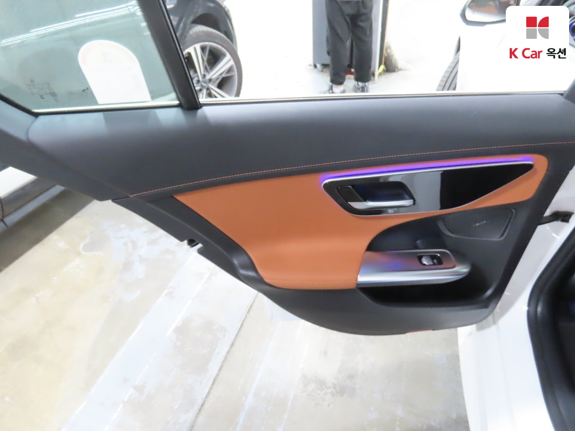 Mercedes-Benz C-Class 2025 - Image 23