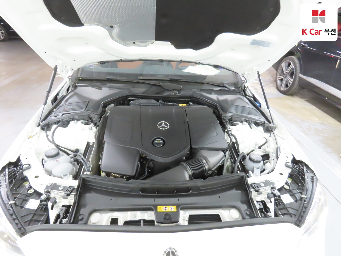 Mercedes-Benz C-Class 2025 - Image 34