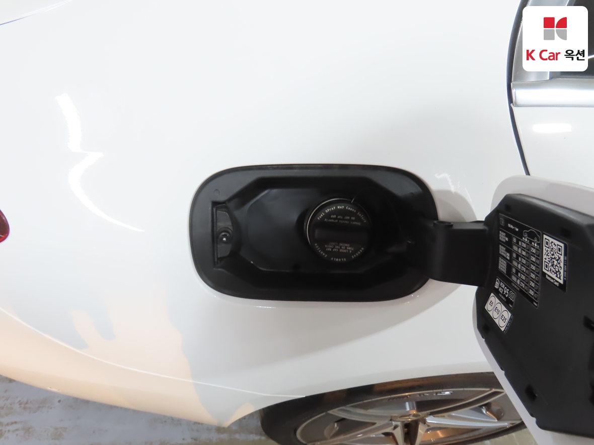 Mercedes-Benz C-Class 2025 - Image 25