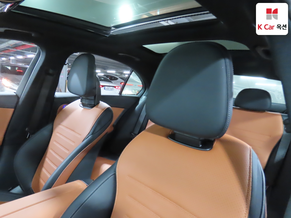 Mercedes-Benz C-Class 2025 - Image 19