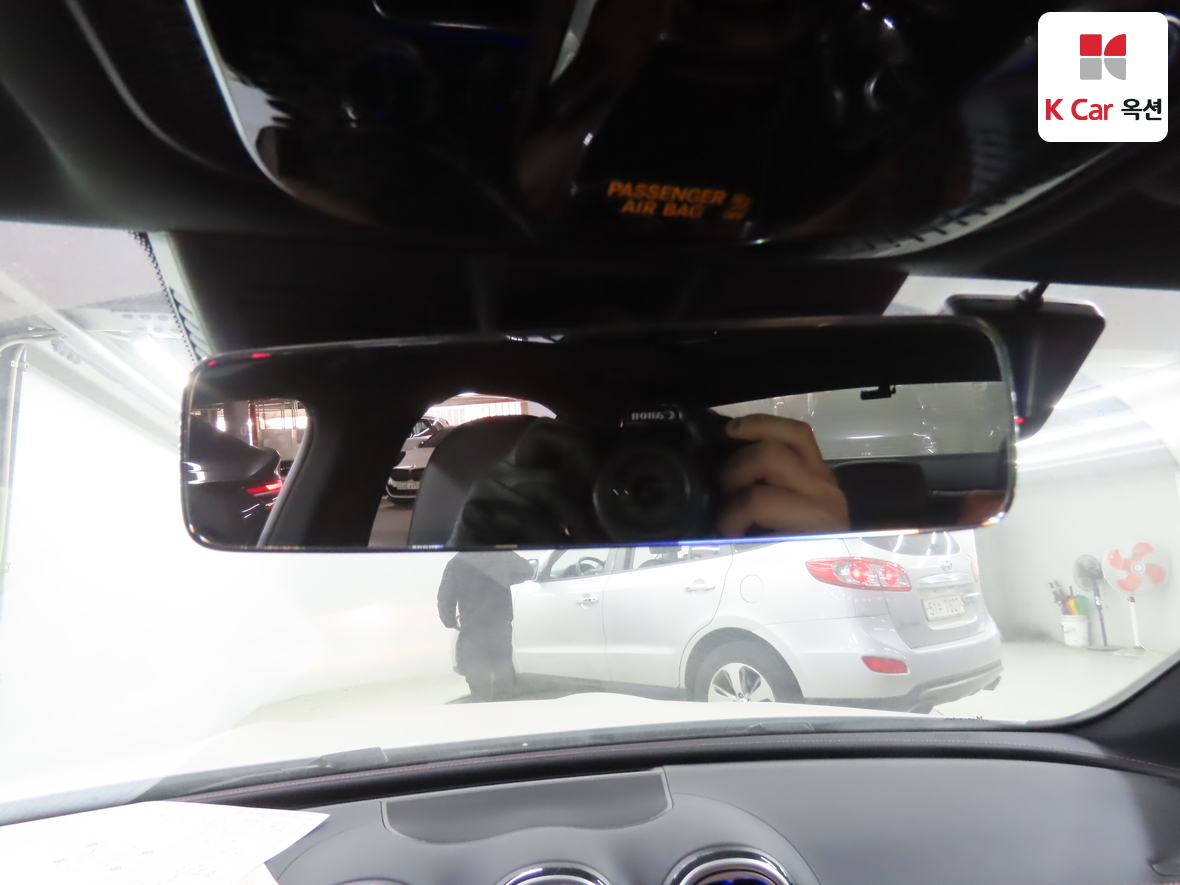 Mercedes-Benz C-Class 2025 - Image 13