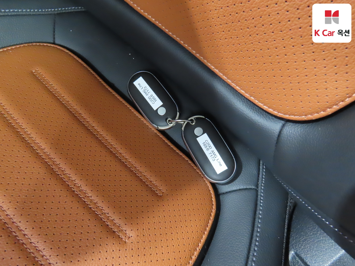 Mercedes-Benz C-Class 2025 - Image 17